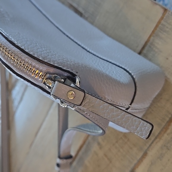 Kate Spade Light Gray Hanna Southport Avenue Crossbody Pebble Leather Bag - Picture 13 of 17